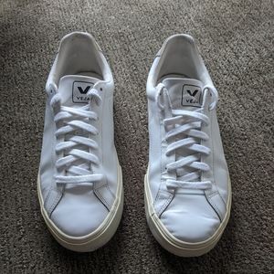 On hold: White Leather Veja Esplar Euro 41